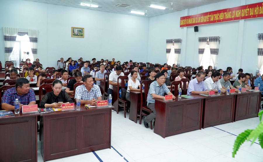 Chương trình thu hút đông đảo các đại biểu tham dự. Ảnh: Mạnh Tùng.