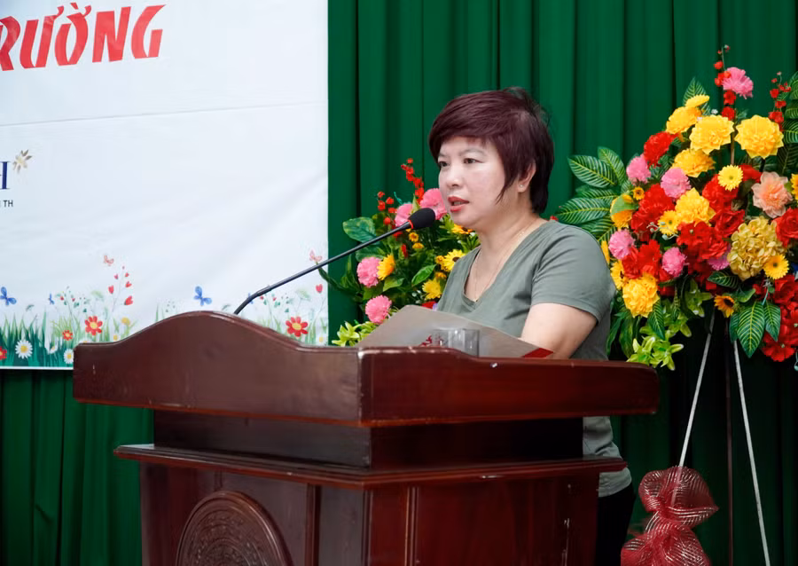 Nhà báo Dương Thị Thanh Hương, Phó Tổng biên tập Báo Giáo dục và Thời đại phát biểu tại sự kiện. Ảnh: Mạnh Tùng.