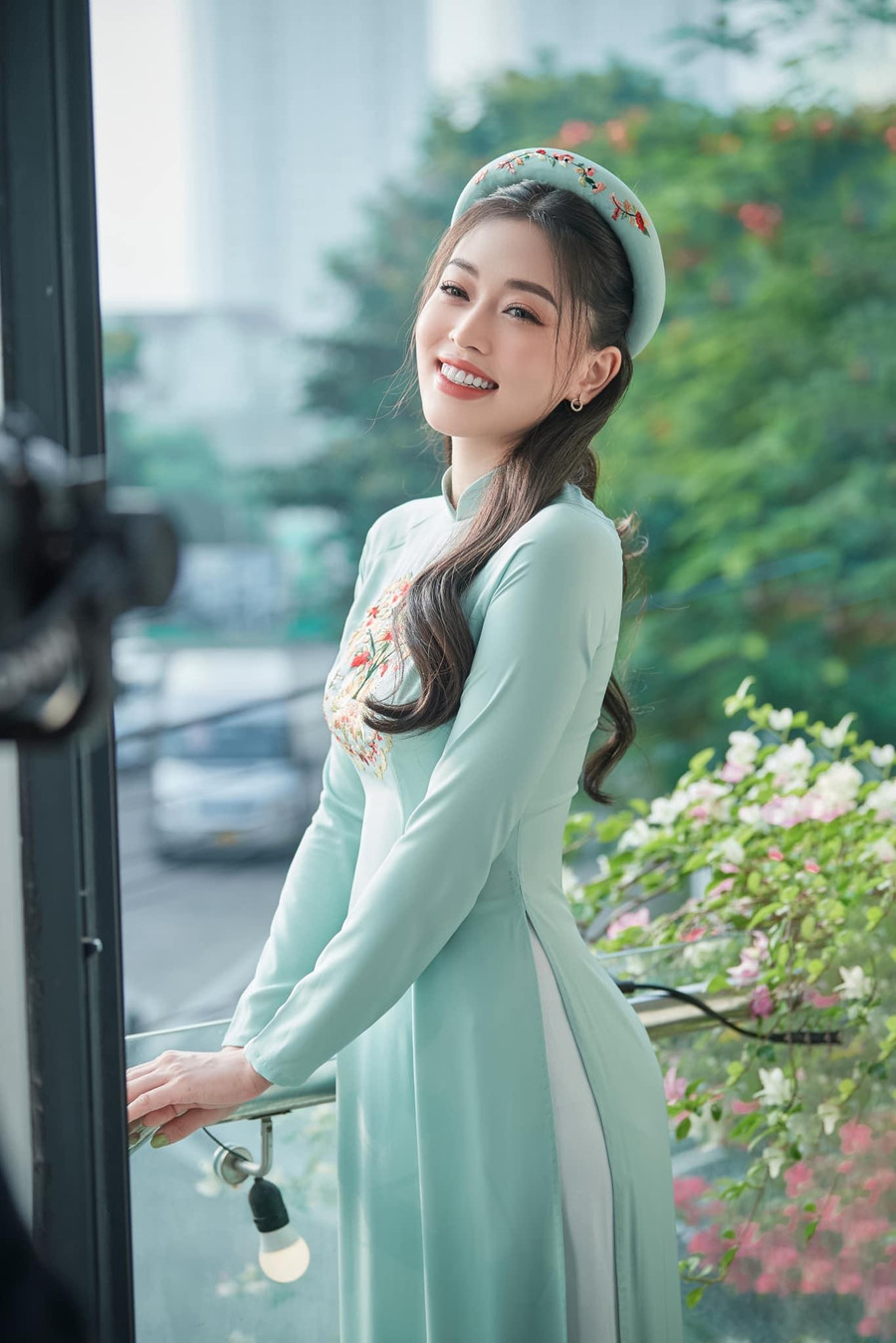 Cô dâu Phương Nga khoe nhan sắc mỹ miều.