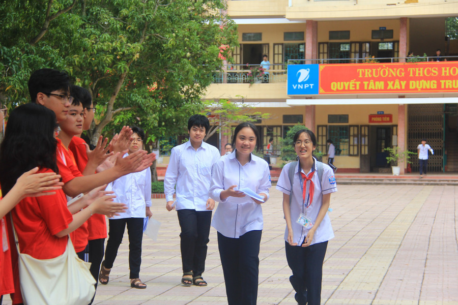 Toàn tỉnh Nam Định có hơn 22.700 thí sinh tham dự kỳ thi tuyển sinh vào lớp 10 năm 2023. Toàn tỉnh Nam Định có hơn 22.700 thí sinh tham dự kỳ thi tuyển sinh vào lớp 10 năm 2023.