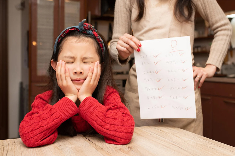 Cha mẹ yêu cầu con cái tôn trọng họ nhưng đôi khi họ quên rằng sự tôn trọng phải là con đường hai chiều. (Ảnh: ITN).