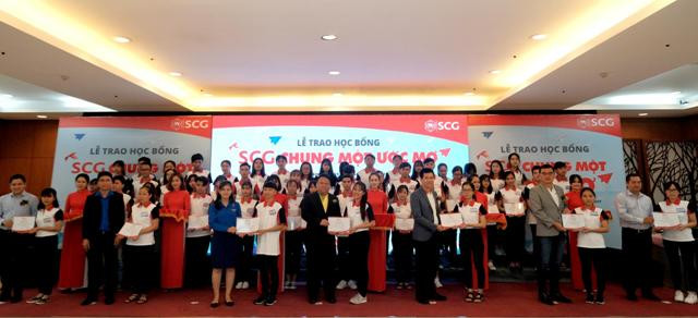 Học bổng SCG Chung một ước mơ trao tặng cho 114 tân sinh viên ảnh 1