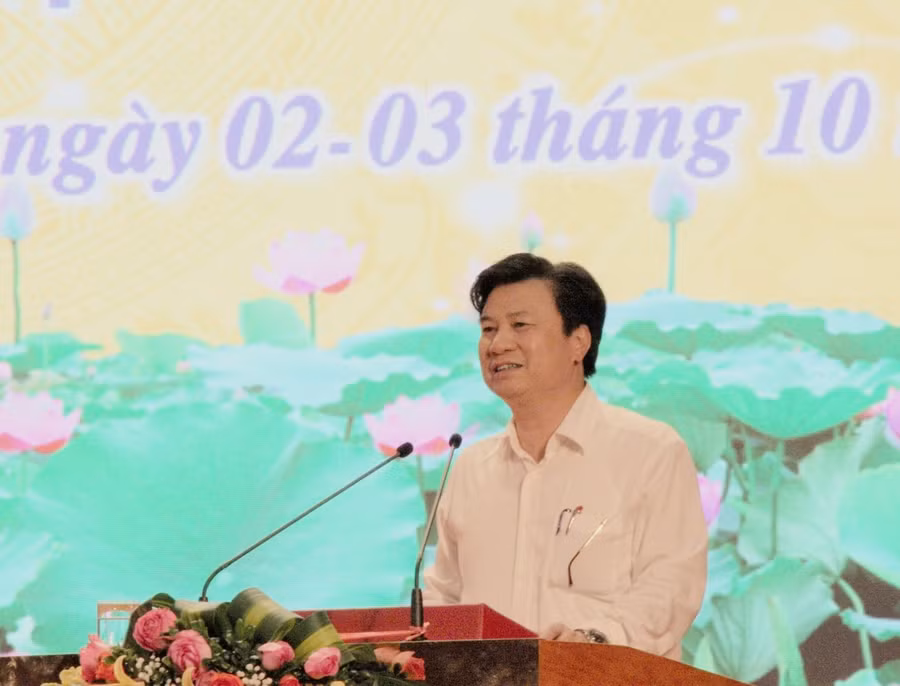 Thứ trưởng Bộ GD&ĐT Nguyễn Hữu Độ phát biểu tại hội nghị.