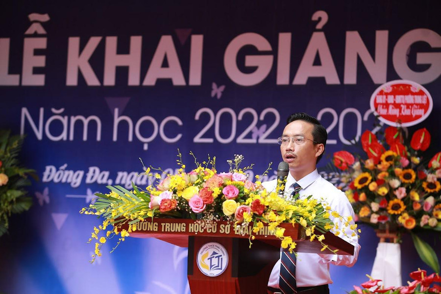 Thầy Nguyễn Cao Cường - Hiệu trưởng Trường THCS Thái Thịnh.