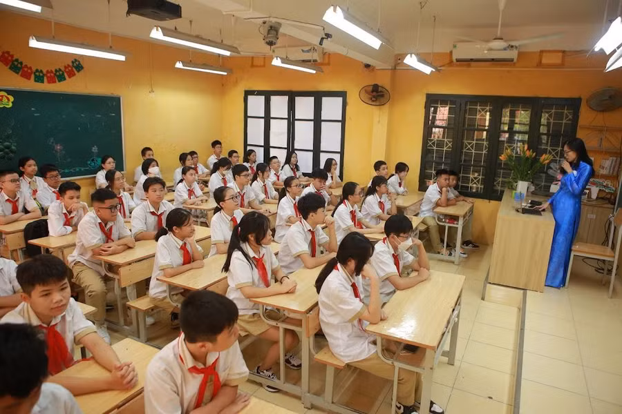 Ngay từ đầu năm học, học sinh lớp 6 Trường THCS Thái Thịnh đã được các thầy cô phổ biến quy chế cũng như phương pháp học tập với các môn học mới nằm trong Chương trình GDPT 2018.