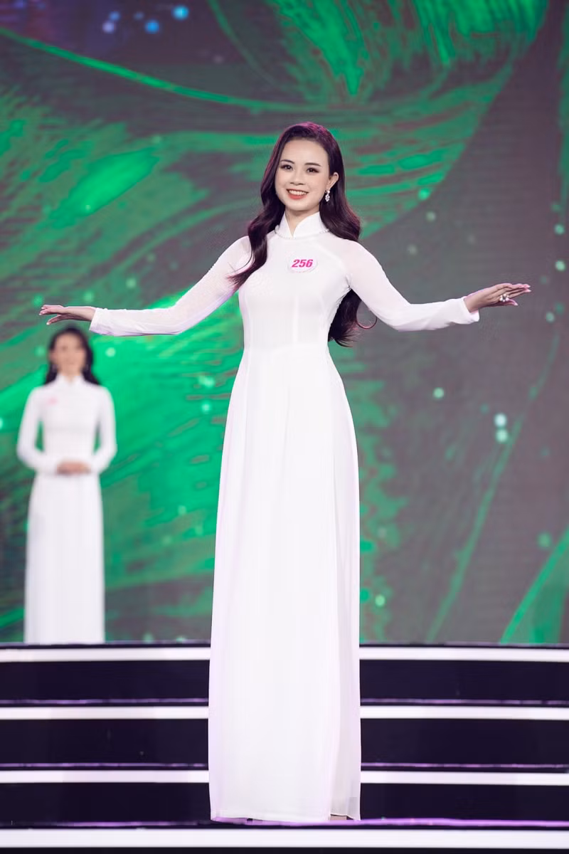 Sắc trắng phủ kín sân khấu hoa hậu Việt Nam ảnh 1