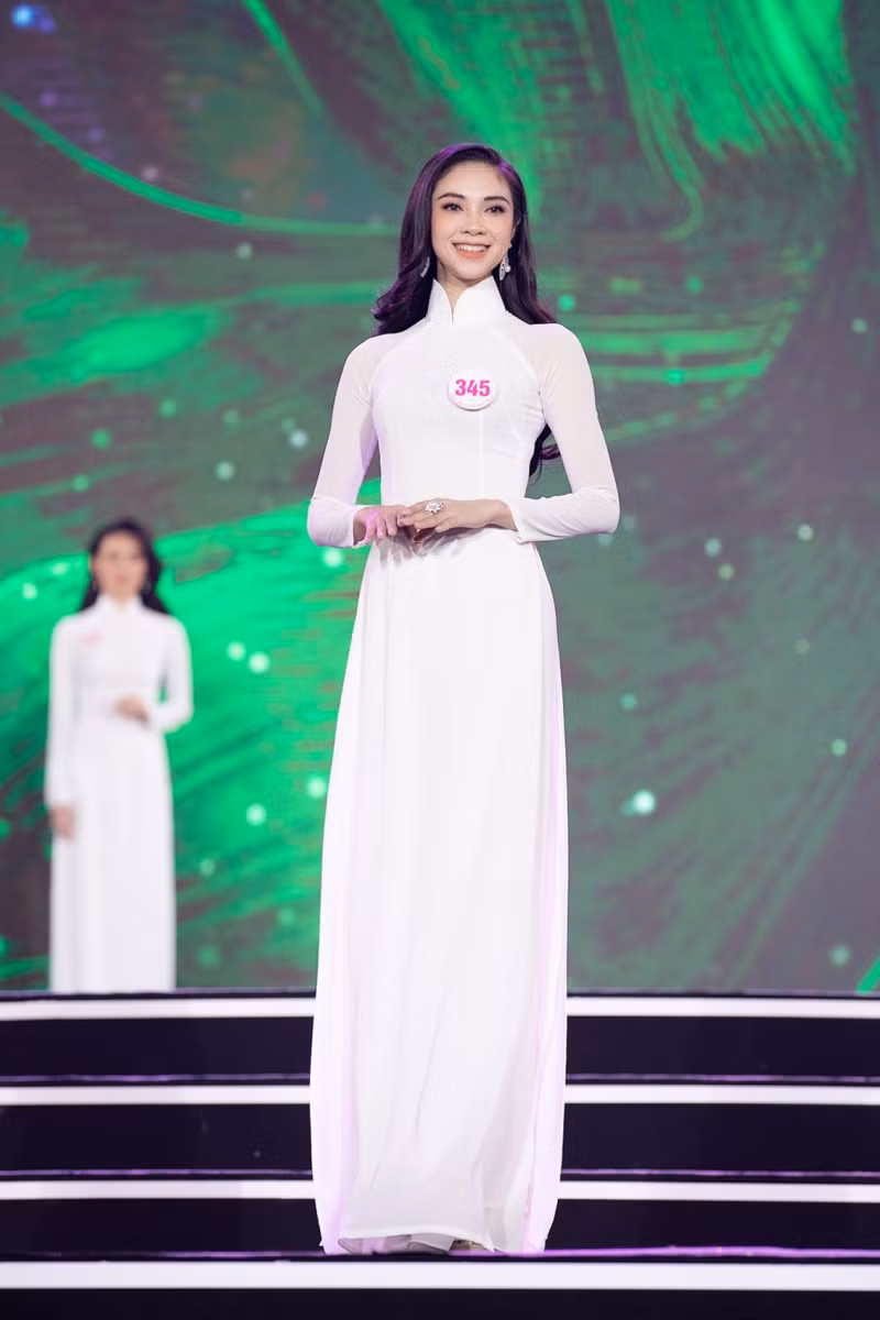 Sắc trắng phủ kín sân khấu hoa hậu Việt Nam ảnh 3