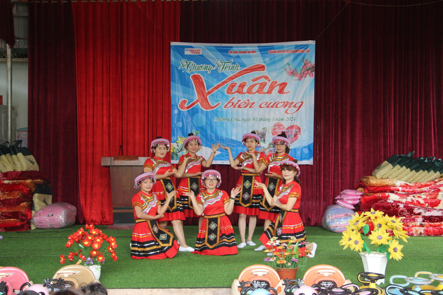 Tiết mục của các giáo viên Trường Mầm non Mường Mươn số 2. Tiết mục của các giáo viên Trường Mầm non Mường Mươn số 2.