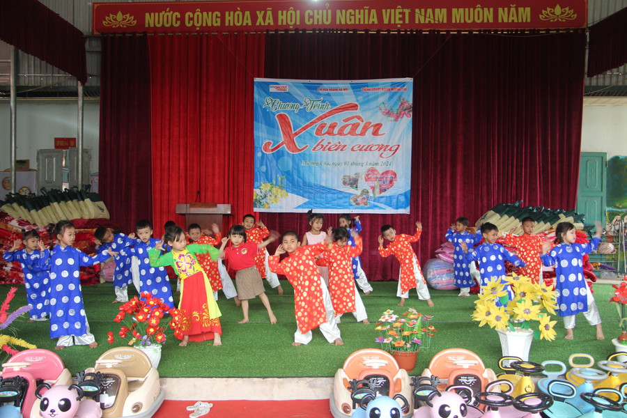 Tiết mục văn nghệ của học sinh Trường Mầm non Mường Mươn số 2. Tiết mục văn nghệ của học sinh Trường Mầm non Mường Mươn số 2.