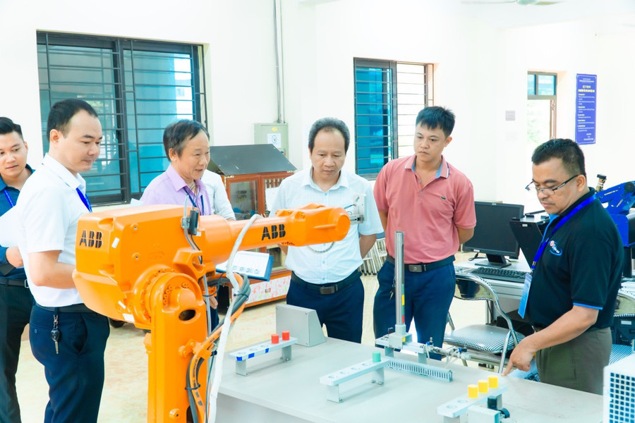 Những nhận định, đánh giá về điểm mạnh và nội dung cần cải tiến của hai chương trình sẽ tạo động lực, khuyến khích cán bộ, giảng viên của Trường Đại học Kỹ thuật Công nghiệp tiếp tục cải thiện chất lượng giảng dạy, nâng cao chất lượng chương trình.