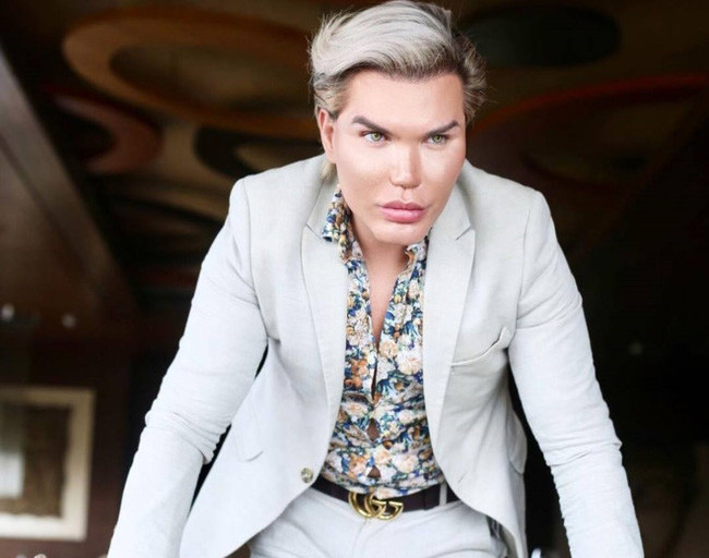 Búp bê Ken quyết định dao kéo lần thứ 58 để có màu mắt mới - Ảnh 5.