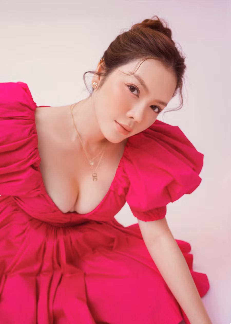 Không chỉ gây bất ngờ vì nhan sắc trẻ trung so với tuổi