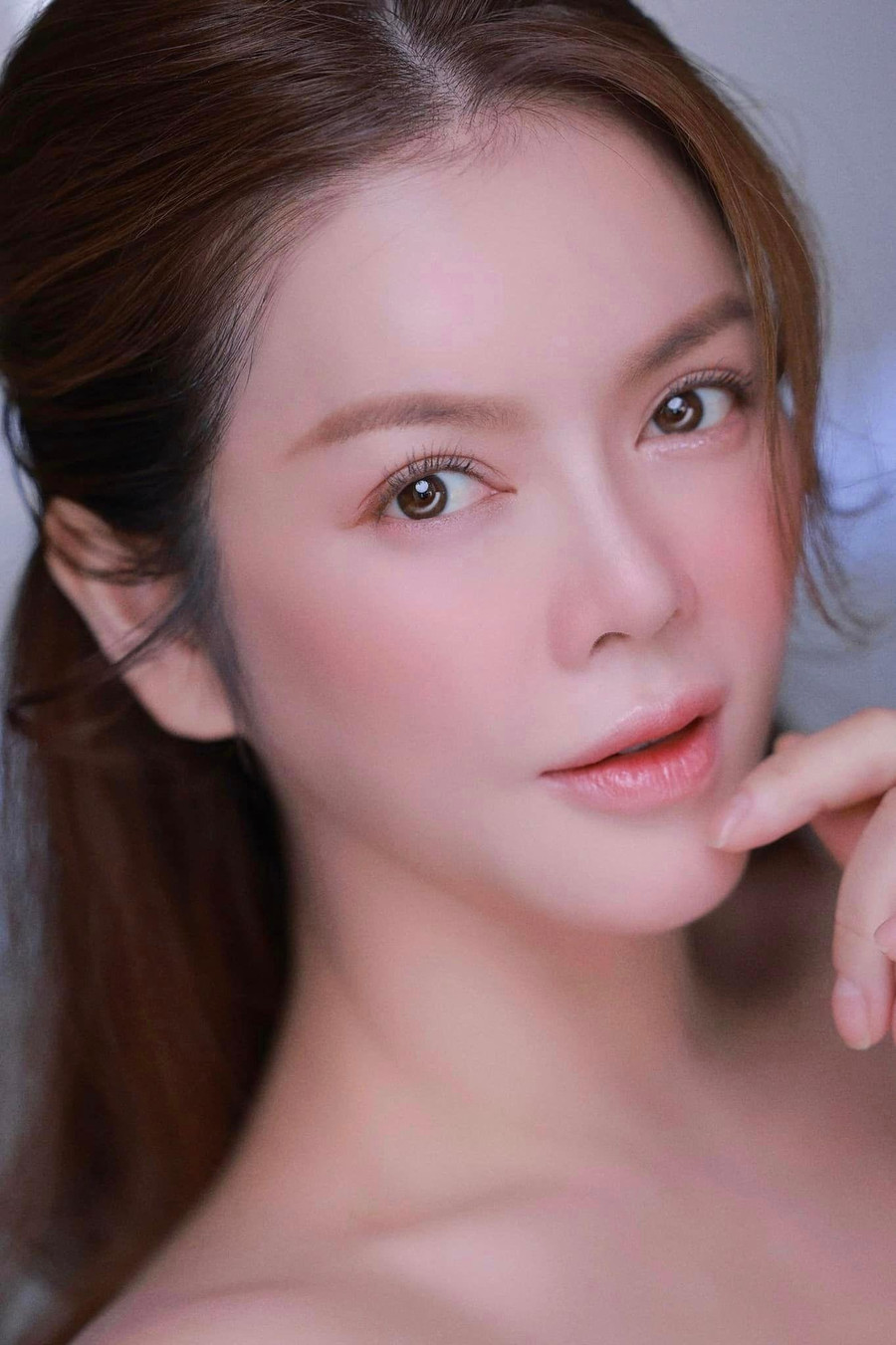 Có tất cả mọi thứ nhưng Lý Nhã Kỳ vẫn lẻ bóng sau cuộc tình 9 năm với bạn trai tan vỡ.