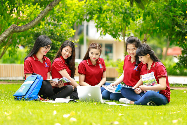 Sinh viên ĐH Nguyễn Tất Thành luôn được học tập trong vui trường hiện đại, năng động Sinh viên ĐH Nguyễn Tất Thành luôn được học tập trong vui trường hiện đại, năng động