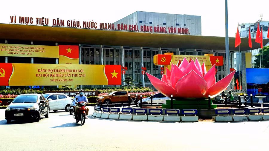 Bên cạnh đó, để chuẩn bị một kỳ Đại hội thành công về mọi mặt, vừa qua, Thành phố Hà Nội đã rà soát từng kế hoạch, nhiệm vụ... bảo đảm Đại hội đại biểu lần thứ XVII Đảng bộ thành phố thực sự là ngày hội của Đảng bộ và nhân dân Thủ đô.