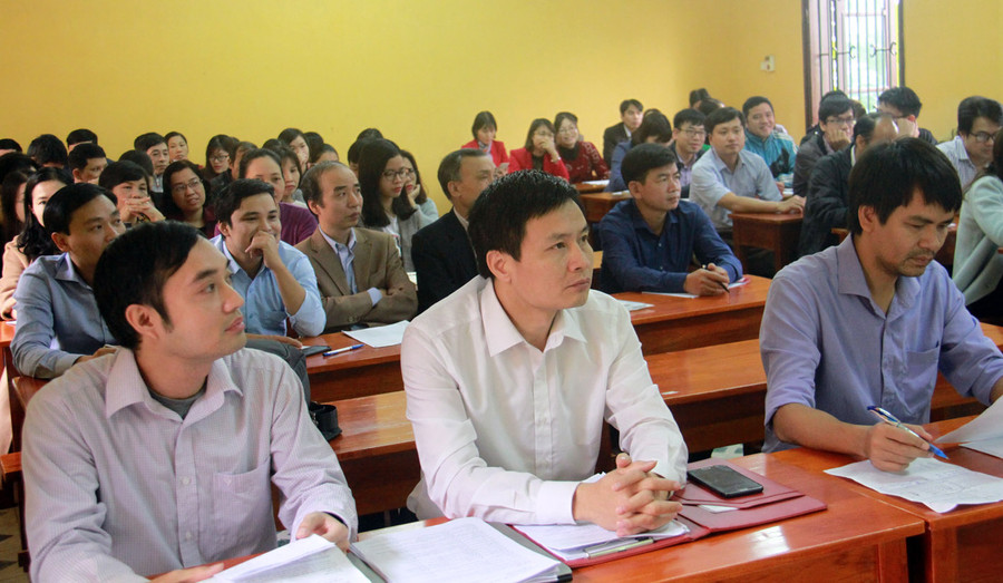 Tại buổi tập huấn các giáo viên được chia theo nhóm biên soạn câu hỏi. Các câu hỏi sẽ được đưa ra phân tích, thảo luận, phản biện chéo giữa các nhóm