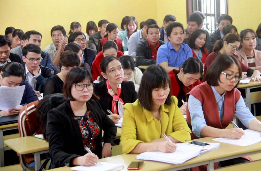 Các cán bộ, giáo viên tham gia Hội nghị tập huấn Các cán bộ, giáo viên tham gia Hội nghị tập huấn