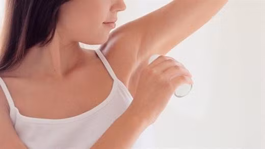 Những điều nên tránh khi dùng lăn khử mùi nếu không muốn nhận tác dụng ngược ảnh 1