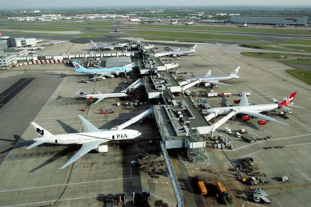 Bí quyết tránh tai nạn máy bay có thể đến từ... chim cánh cụt ảnh 2 Không ít trường hợp máy bay rơi là do hình thành băng trên cánh.