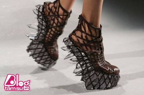 Những kiểu thời trang đường phố độc – dị ảnh 6 hai-blogtamsu009