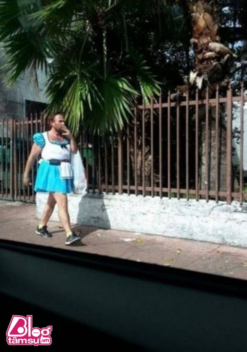 Những kiểu thời trang đường phố độc – dị ảnh 11 hai-blogtamsu016