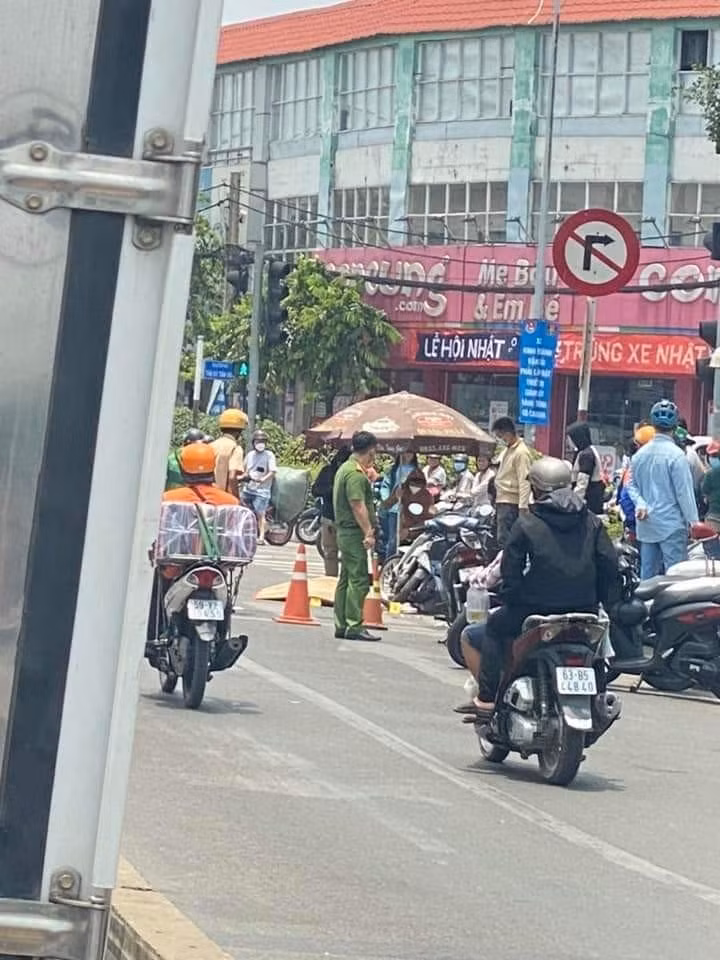 Hiện trường vụ tai nạn khiến nữ sinh tử vong.