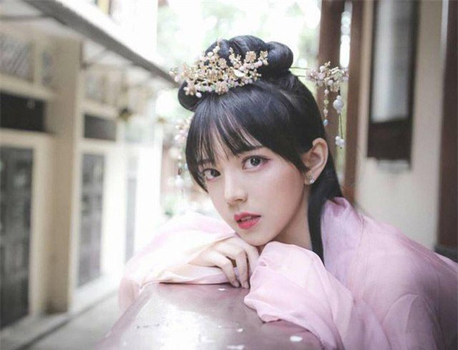 Lạc lối giữa Phượng Hoàng Cổ Trấn, nữ sinh Việt được CĐM Châu Á truy lùng, nhưng tấm ảnh thẻ mới là thứ gây sốt - Ảnh 7.