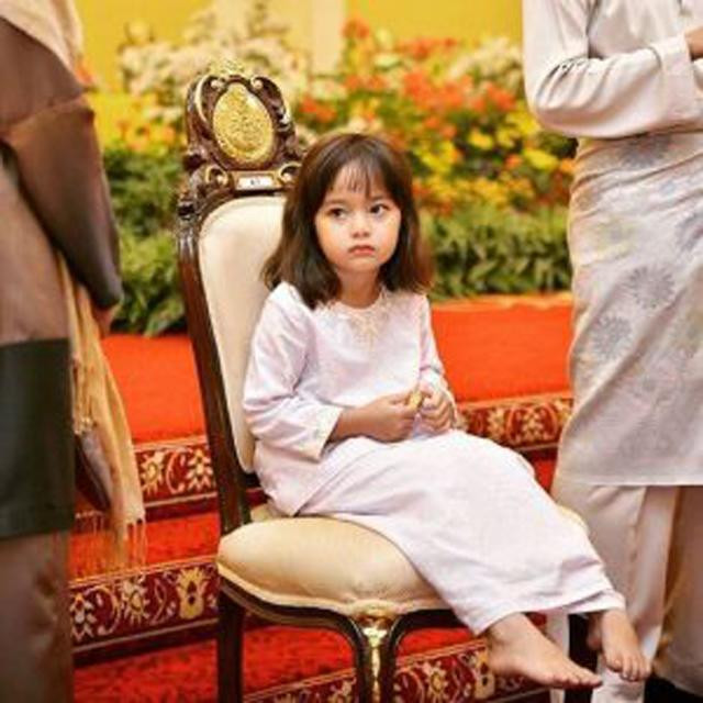Chân dung tiểu công chúa Malaysia xinh đẹp đang "làm mưa làm gió" trên mạng xã hội ảnh 5 chan dung tieu cong chua malaysia cuc xinh dep va dang yeu, dang 'lam mua lam gio' tren mxh - 5