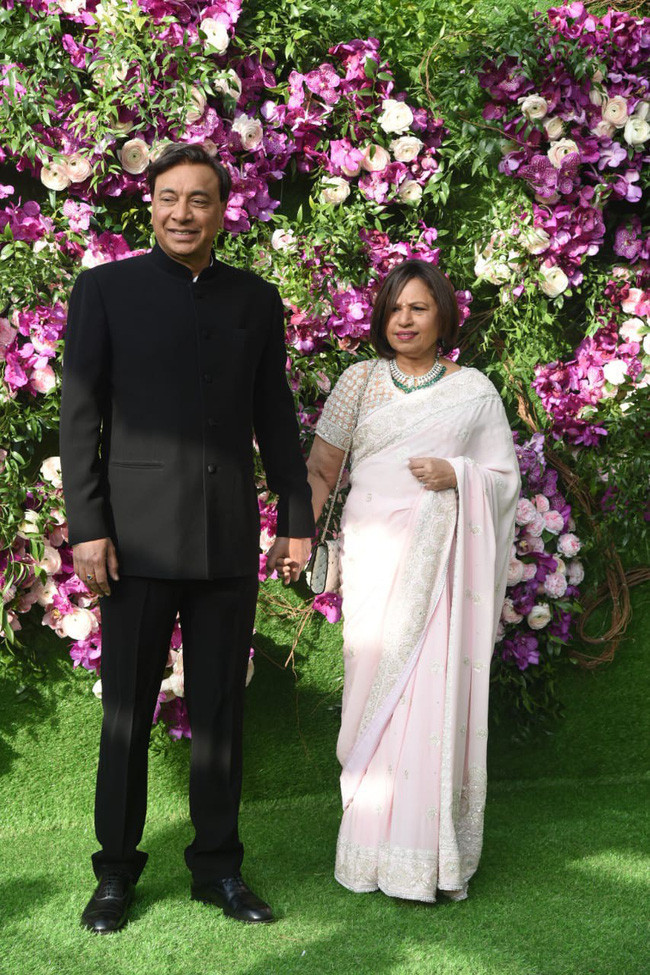 Dàn sao siêu khủng dự hôn lễ quý tử tỷ phú giàu nhất Ấn Độ: Hoa hậu thế giới, Cựu thủ tướng Anh, CEO Google góp mặt - Ảnh 20. Dàn sao siêu khủng dự hôn lễ quý tử tỷ phú giàu nhất Ấn Độ: Hoa hậu thế giới, Cựu thủ tướng Anh, CEO Google góp mặt - Ảnh 20.