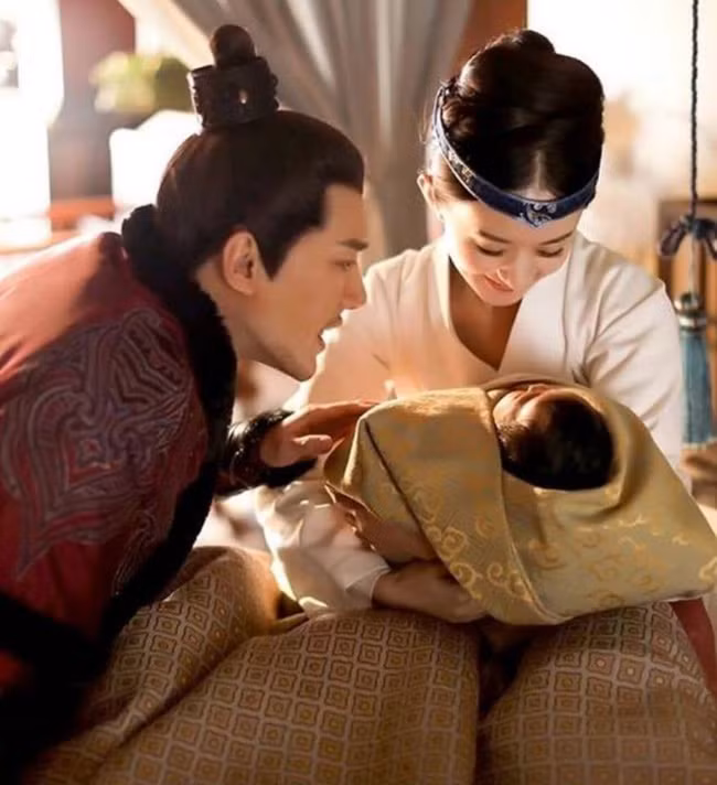 Không phải chỉ đến khi sinh con, Triệu Lệ Dĩnh mới được chồng yêu chiều, khi đóng phim, cô nàng còn được hơn thế nữa! - Ảnh 17.