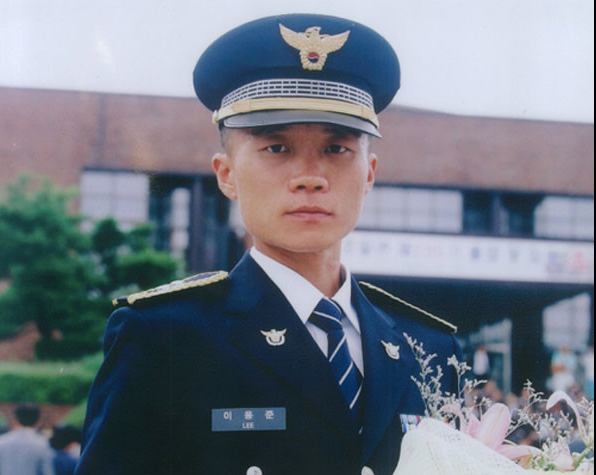 Tình tiết ghê rợn như phim: Cảnh sát chết bí ẩn khi đang điều tra vụ bê bối tình dục - nữ diễn viên “Vườn sao băng” tự sát vì bị cưỡng hiếp 100 lần - Ảnh 4. Tình tiết ghê rợn như phim: Cảnh sát chết bí ẩn khi đang điều tra vụ bê bối tình dục - nữ diễn viên “Vườn sao băng” tự sát vì bị cưỡng hiếp 100 lần - Ảnh 4.