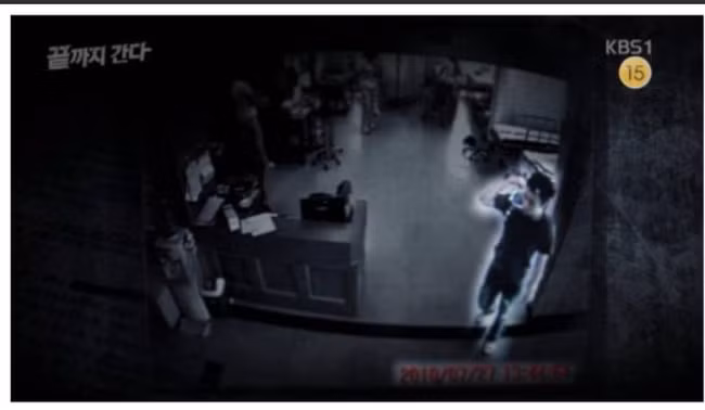 Tình tiết ghê rợn như phim: Cảnh sát chết bí ẩn khi đang điều tra vụ bê bối tình dục - nữ diễn viên “Vườn sao băng” tự sát vì bị cưỡng hiếp 100 lần - Ảnh 6. Tình tiết ghê rợn như phim: Cảnh sát chết bí ẩn khi đang điều tra vụ bê bối tình dục - nữ diễn viên “Vườn sao băng” tự sát vì bị cưỡng hiếp 100 lần - Ảnh 6.