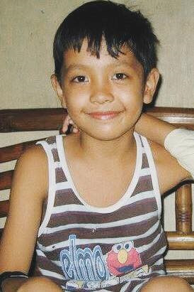 Ghen tỵ nhan sắc của chàng trai Philippines sau khi trang điểm ảnh 5 Chang trai Philippines trang diem dep toi muc hoi chi em phai ghen ty hinh anh 6