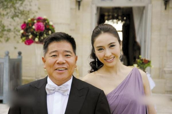 Sinh con cho chồng đại gia, 3 mỹ nhân được “thưởng nóng” trăm tỉ ảnh 4 sinh con cho chong dai gia, 3 my nhan duoc "thuong nong" tram ti khien dan mang ghen ti - 5