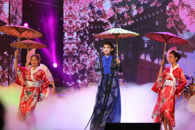 Lệ Quyên bất ngờ công khai rủ Quang Lê về... ở chung 2 tháng - Ảnh 15. Lệ Quyên bất ngờ công khai rủ Quang Lê về... ở chung 2 tháng - Ảnh 15.