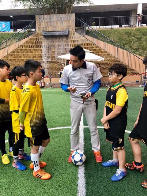 Học sinh được đào tạo kỹ năng và luật thi đấu