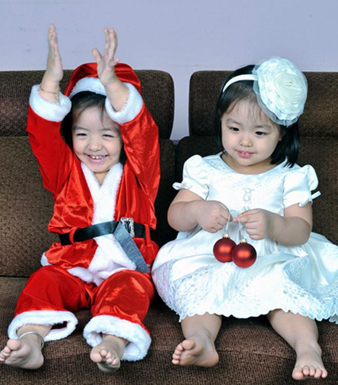 Ly kỳ chị em song sinh Thúy Hằng - Thúy Hạnh mang thai cùng lúc, sinh cùng năm ảnh 3 ly ky chi em song sinh thuy hang - thuy hanh mang thai cung luc, sinh cung nam - 5