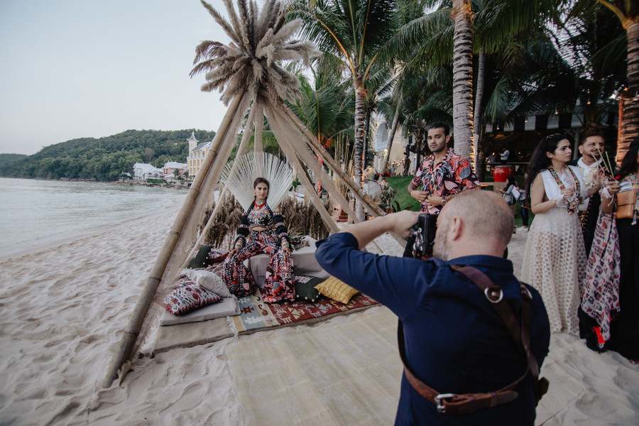 Cô dâu và chú rể đã "bao" trọn khách sạn đẳng cấp này để tổ chức hôn lễ