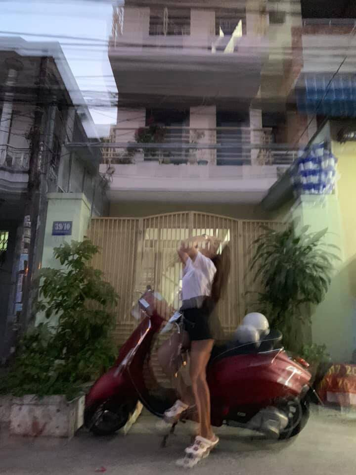 Có những đứa bạn mang tiếng thân nhưng chụp ảnh xong chỉ muốn nghỉ chơi luôn cho rồi - Ảnh 1. Có những đứa bạn mang tiếng thân nhưng chụp ảnh xong chỉ muốn nghỉ chơi luôn cho rồi - Ảnh 1.