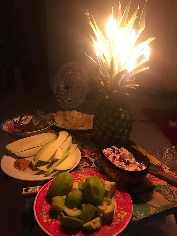 Cô gái đăng ảnh bánh sinh nhật lên mạng, mọi người đoán “nát óc” không hiểu là con giáp gì ảnh 4 Khoe bữa tiệc sinh nhật nhớ đời, cô gái ngao ngán không có bánh gato cắm nến mà được thay bằng thứ này khiến ai cũng há hốc mồm