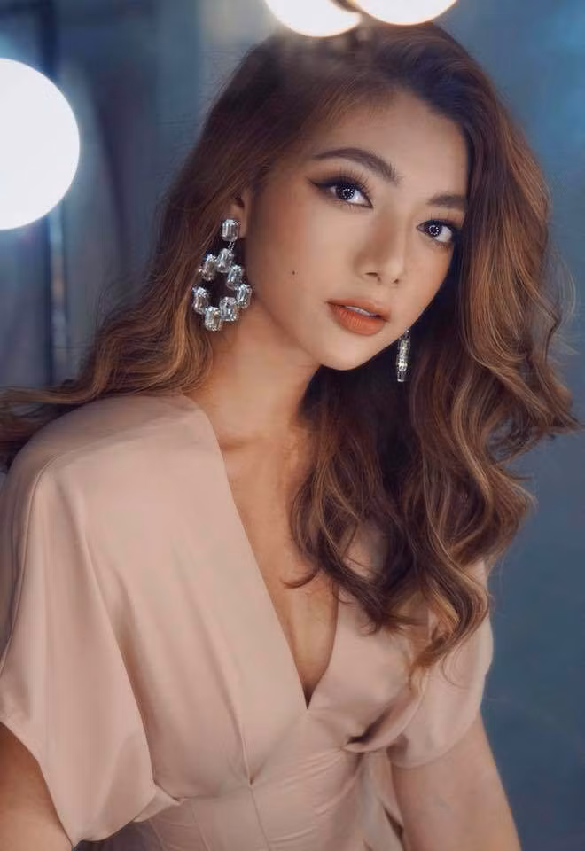 nhan sac "rich kid" moi cua viet nam: me la hoa hau, bo la chuong mon phai vinh xuan - 3