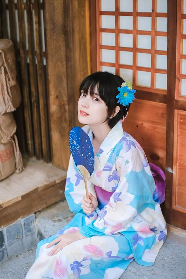 Lạc lối giữa Phượng Hoàng Cổ Trấn, nữ sinh Việt được CĐM Châu Á truy lùng, nhưng tấm ảnh thẻ mới là thứ gây sốt - Ảnh 9.