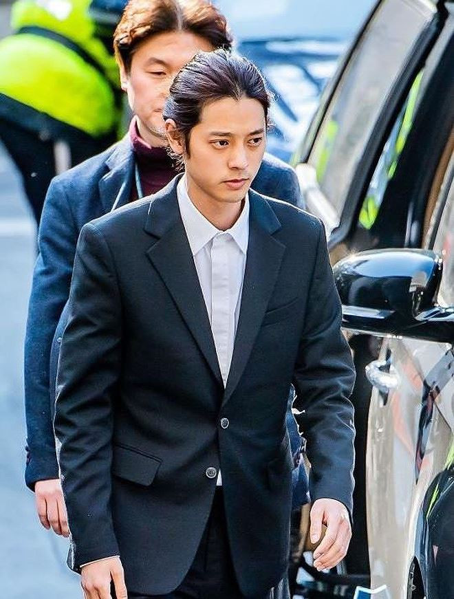 Thêm nhiều thông tin chấn động về scandal clip nóng của Seungri ảnh 1 Thêm nhiều thông tin chấn động về scandal tình dục của Seungri và hội chat sex - ảnh 2