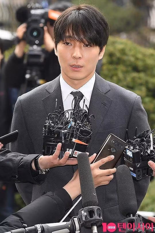 Thêm nhiều thông tin chấn động về scandal clip nóng của Seungri ảnh 5 Thêm nhiều thông tin chấn động về scandal tình dục của Seungri và hội chat sex - ảnh 6