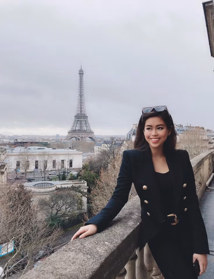 em chong ha tang gay soc khi xach chiec tui gia bang... ca can ho - 4