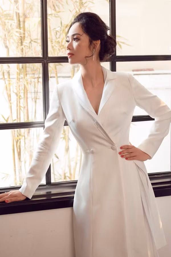 Mai Phương khoe nhan sắc lão hóa ngược sau 17 năm đăng quang Hoa hậu Việt Nam 2002 - Ảnh 3.