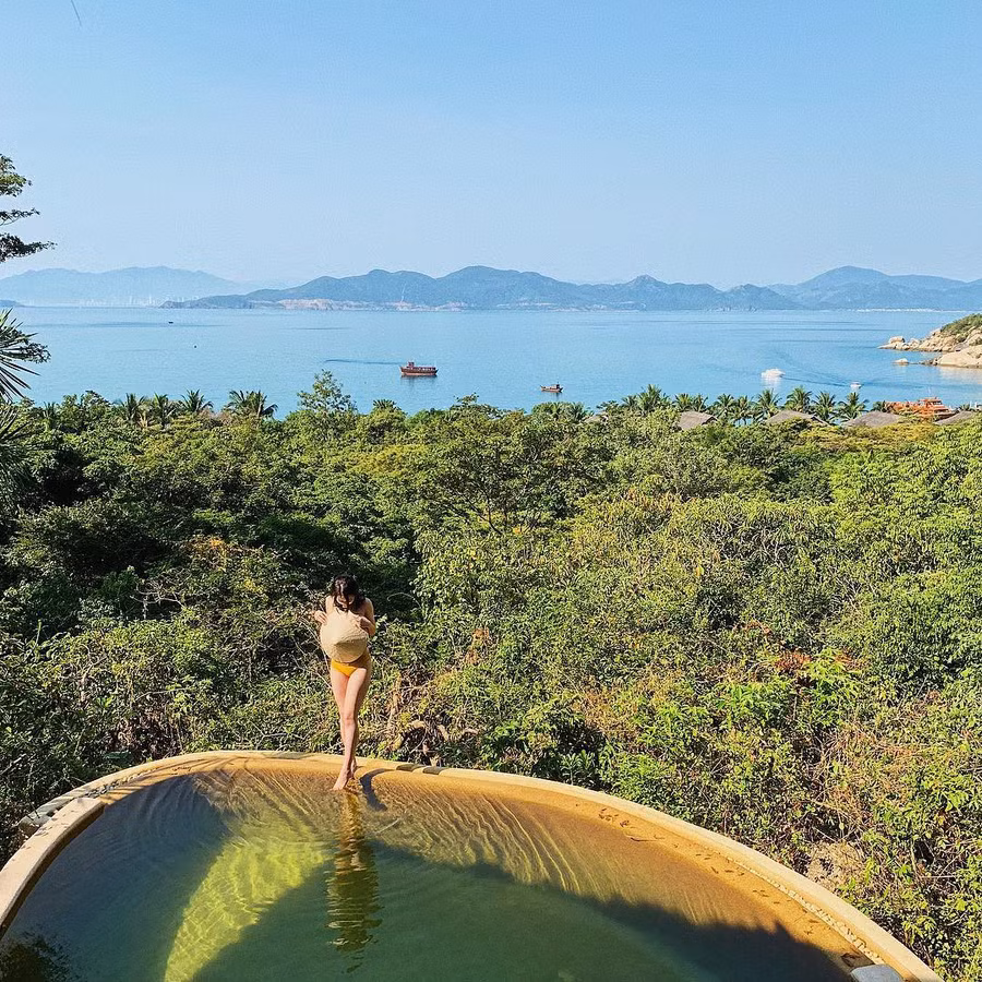 Cứ tưởng là nước ngoài nhưng hoá ra thiên đường trong vắt mà Tóc Tiên vừa check-in lại ở Việt Nam - Ảnh 8.