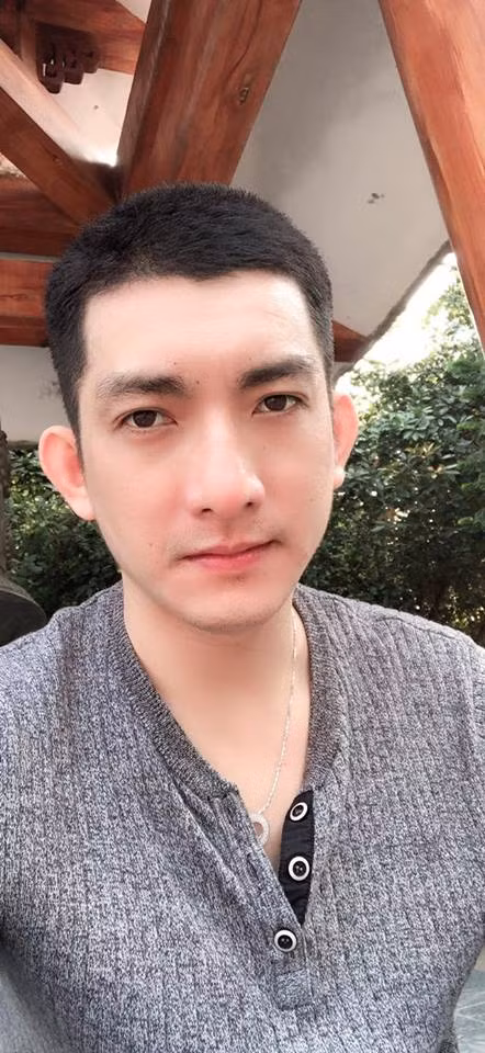 Hiện tại chồng cũ Phi Thanh Vân vẫn ở chùa tại Huế. 