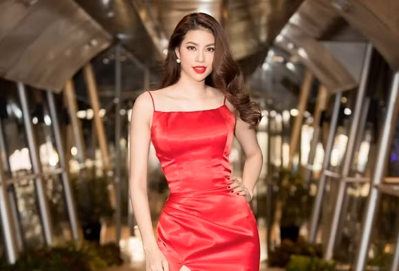 Phạm Hương tiết lộ sắp ra mắt một sản phẩm kem dưỡng da mang tên mình. 