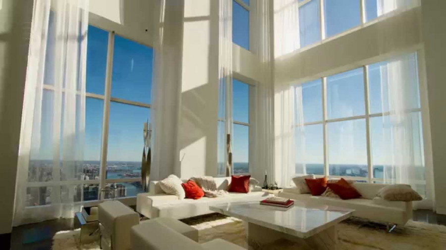 Từ phòng khách có thể ngắm vew bên ngoài của cả thành phố